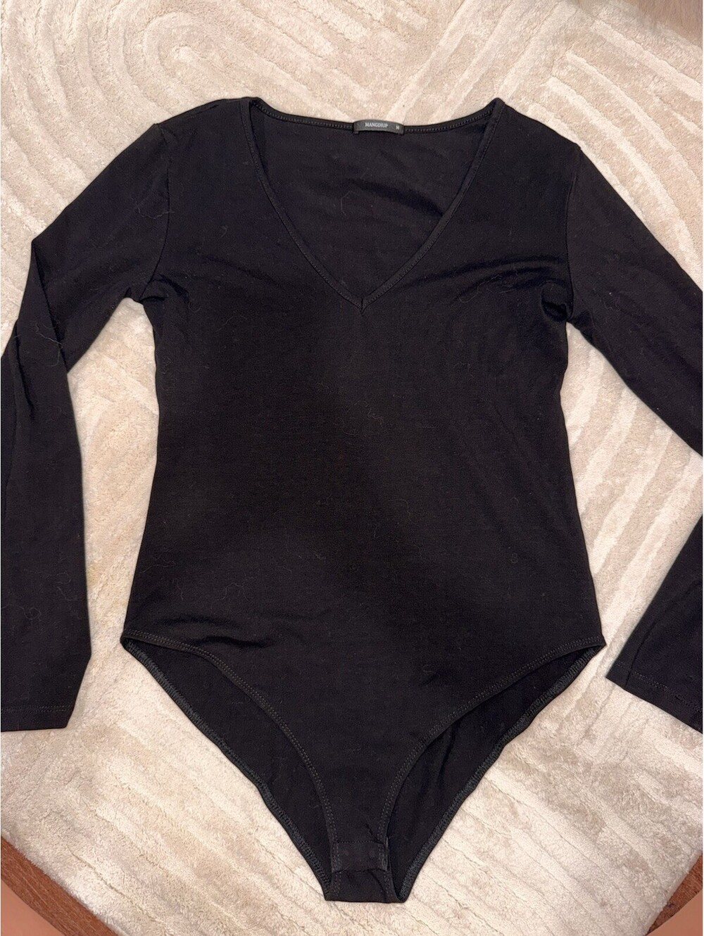 MANGDIUP Women’s Black Long Sleeve V-Neck One-Piece Bodysuit, Size M